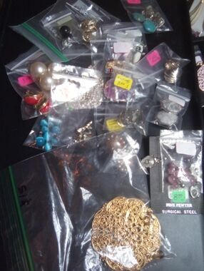 Earrings lot